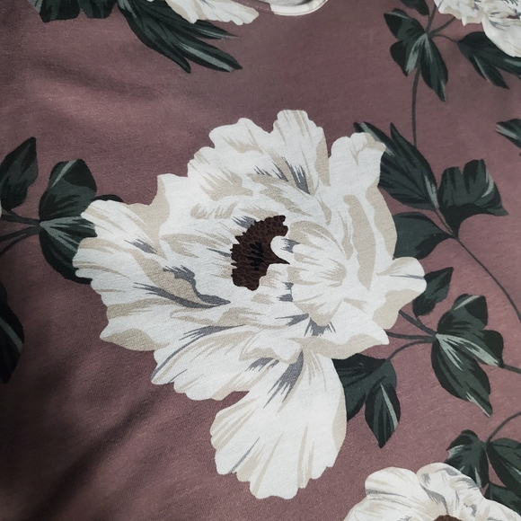 Floral V-Neck Tank - Picture 2 of 2